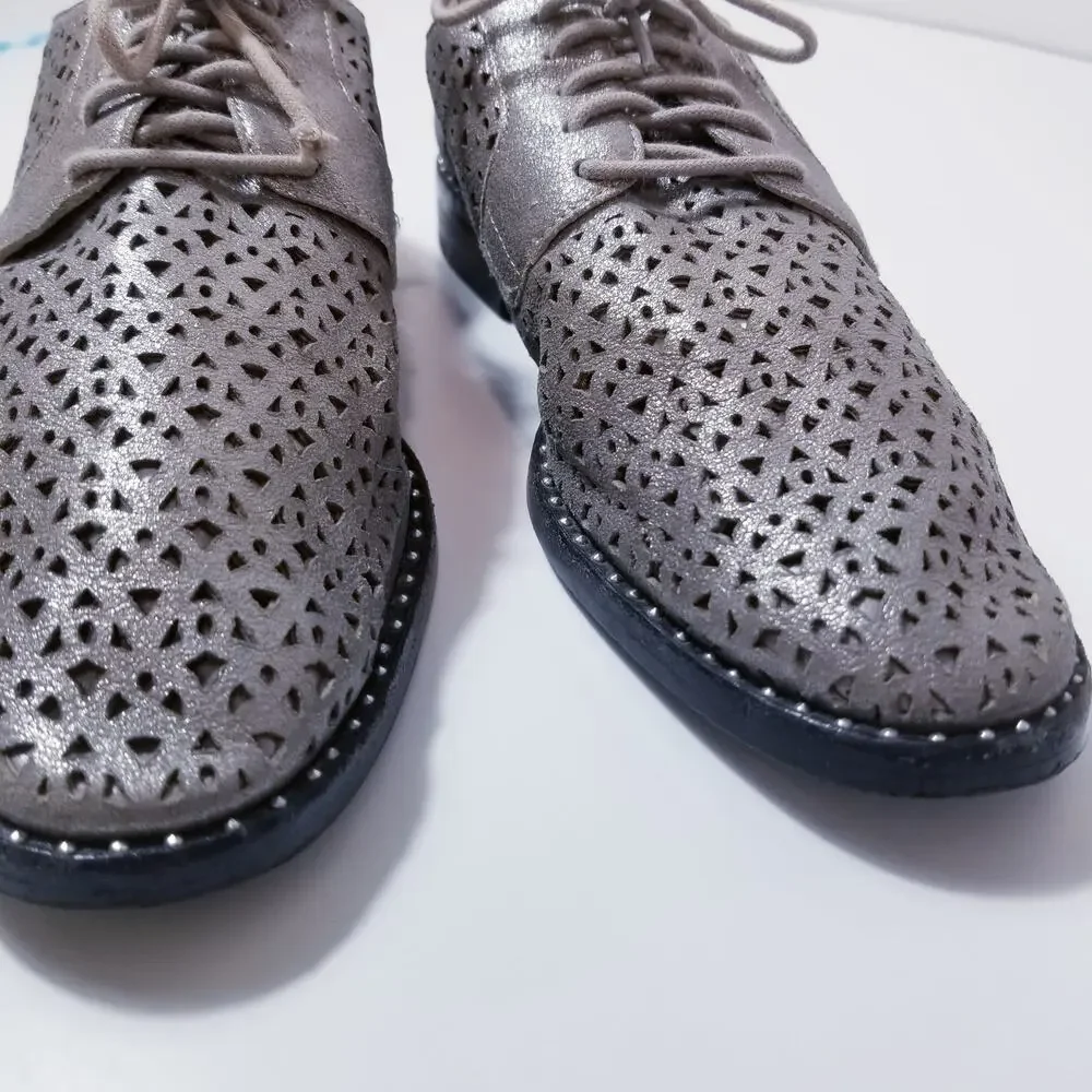 Vince Camuto Lesta Silver Metallic Studded Oxford Flats Lace Up Laser Cut